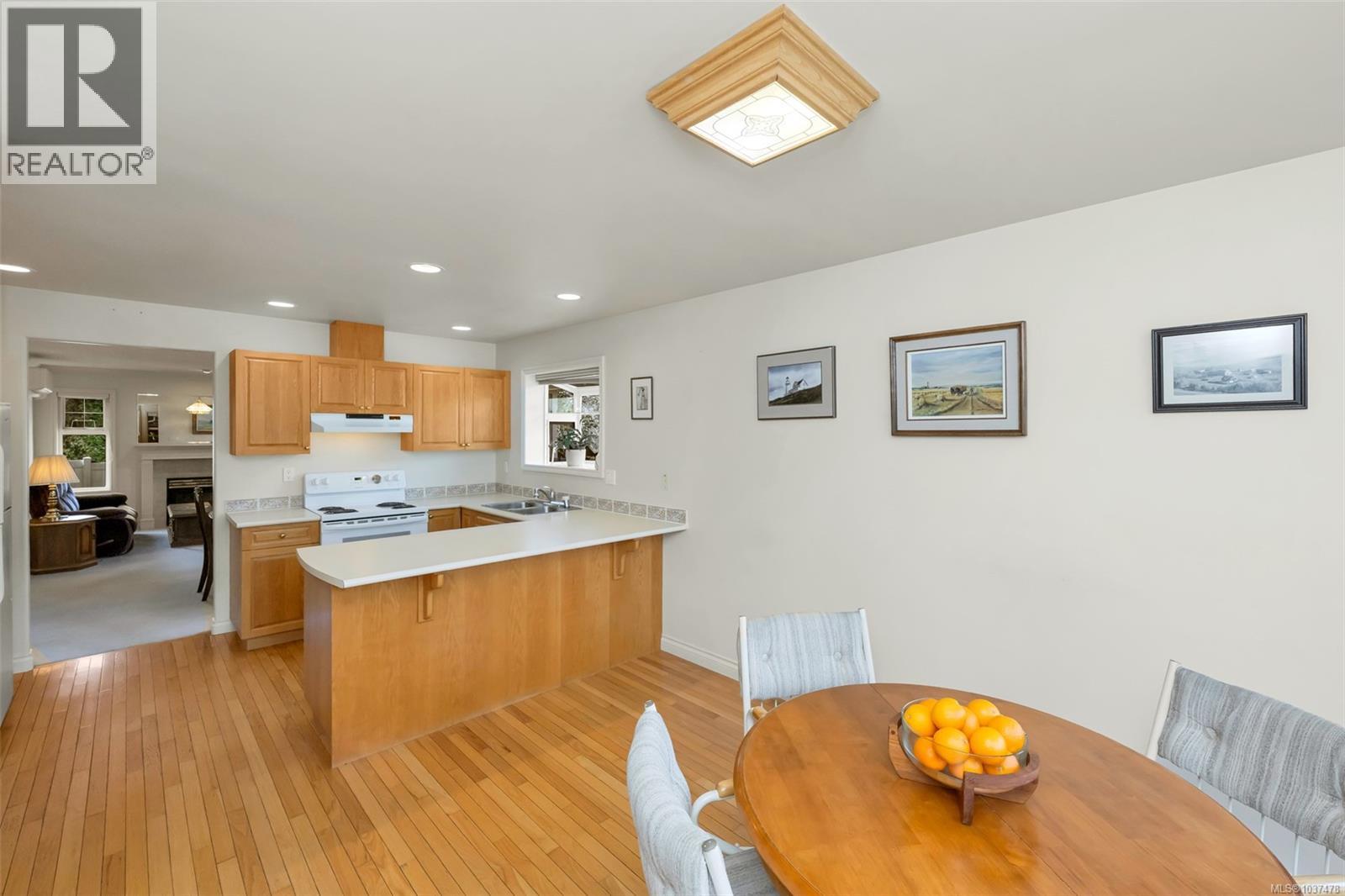 #16 4383 Torquay Dr - 13