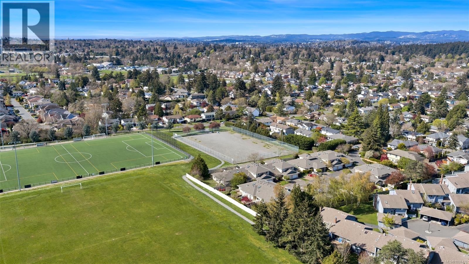 #16 4383 Torquay Dr - 9