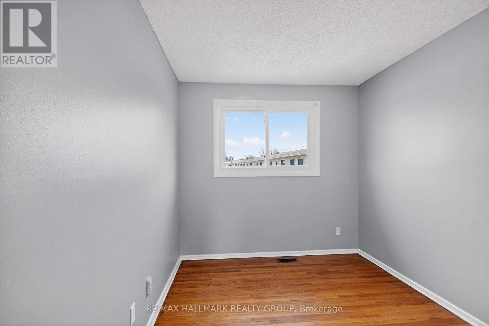 427 MOODIE DRIVE - 24