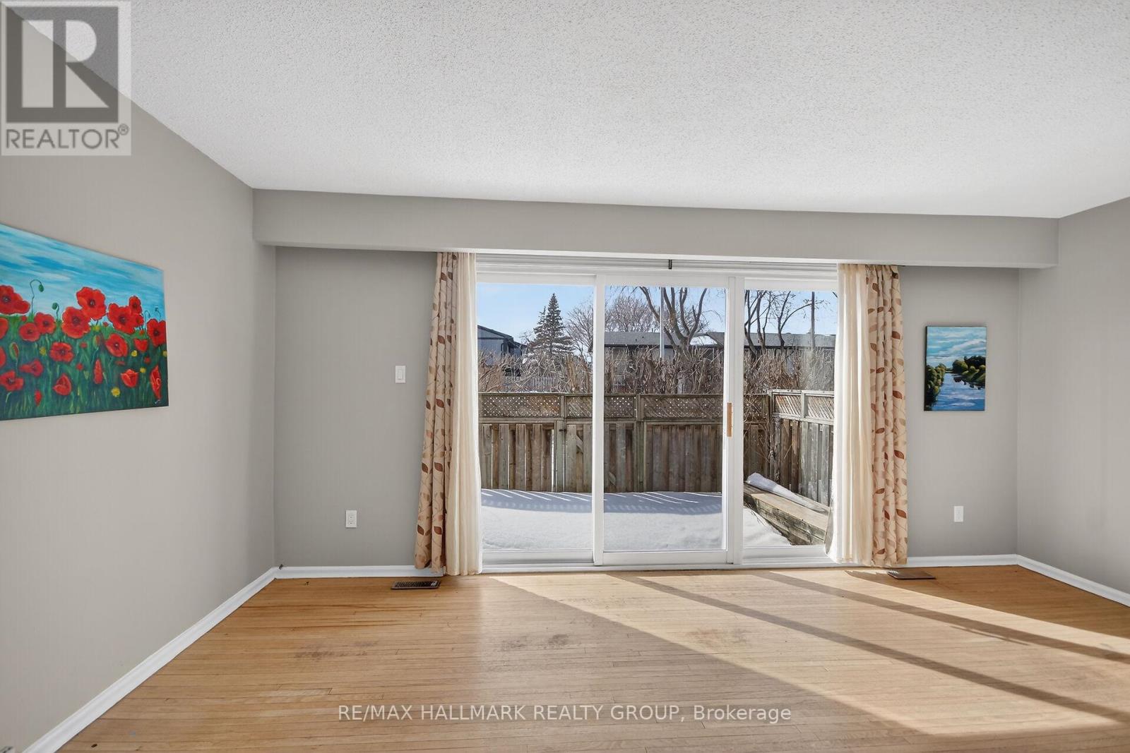 427 MOODIE DRIVE - 10