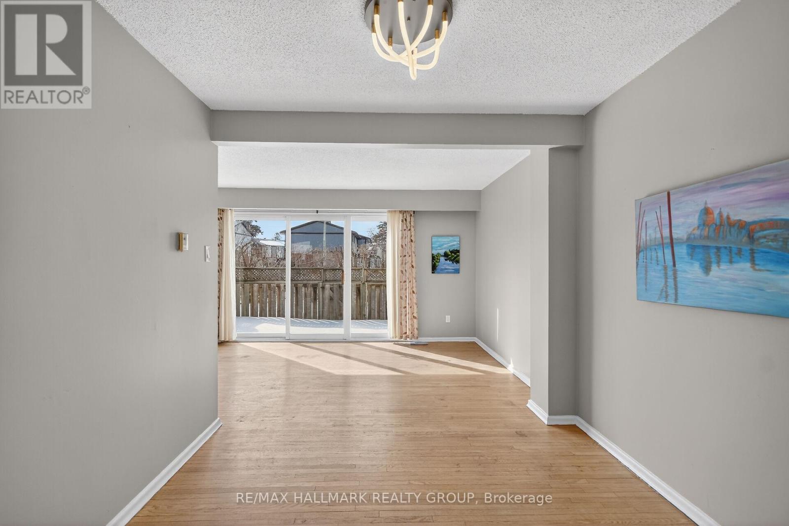 427 MOODIE DRIVE - 15