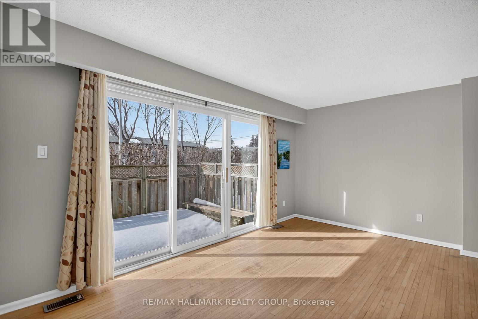 427 MOODIE DRIVE - 12