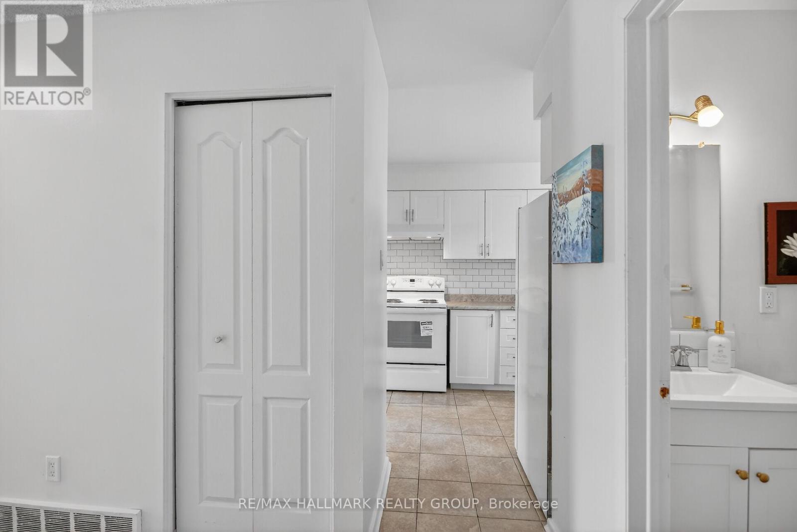 427 MOODIE DRIVE - 4