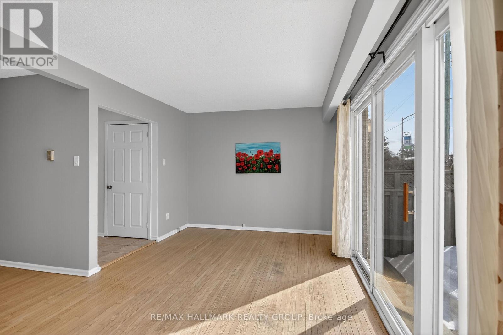 427 MOODIE DRIVE - 8