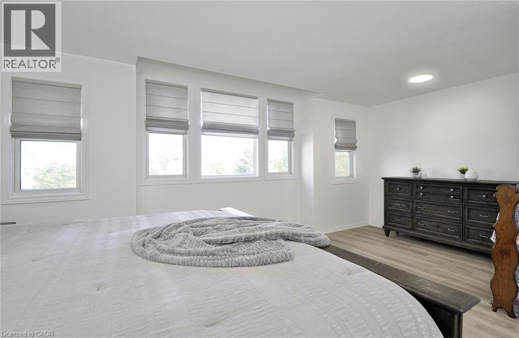 32 KROEGER Crescent - 17