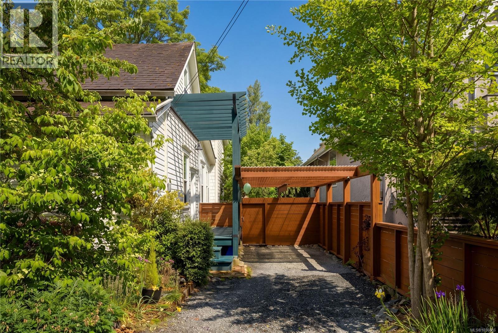 701 Connaught Rd - 44