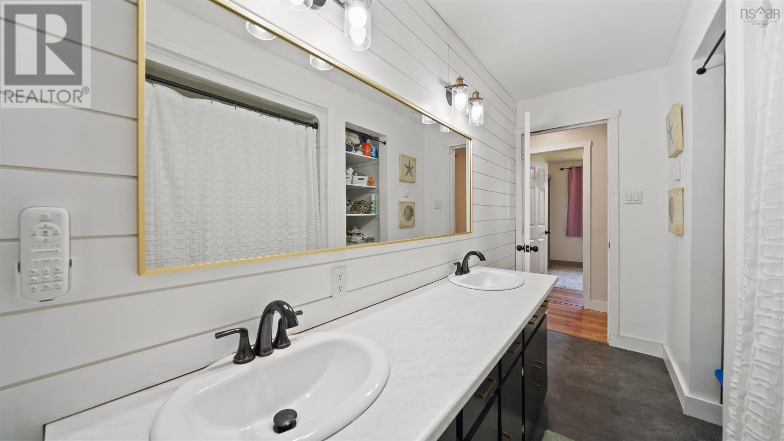 Property 31 of 47 of 2216 Sackville Drive