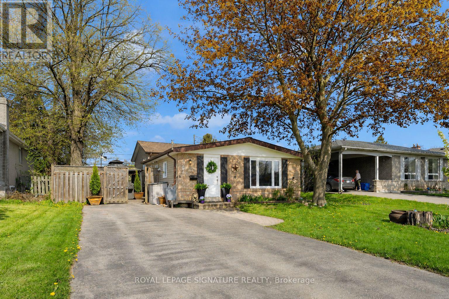 821 KROSNO BOULEVARD - Image 3