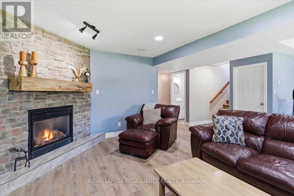 80 WHISPERING WOODS DRIVE - 32