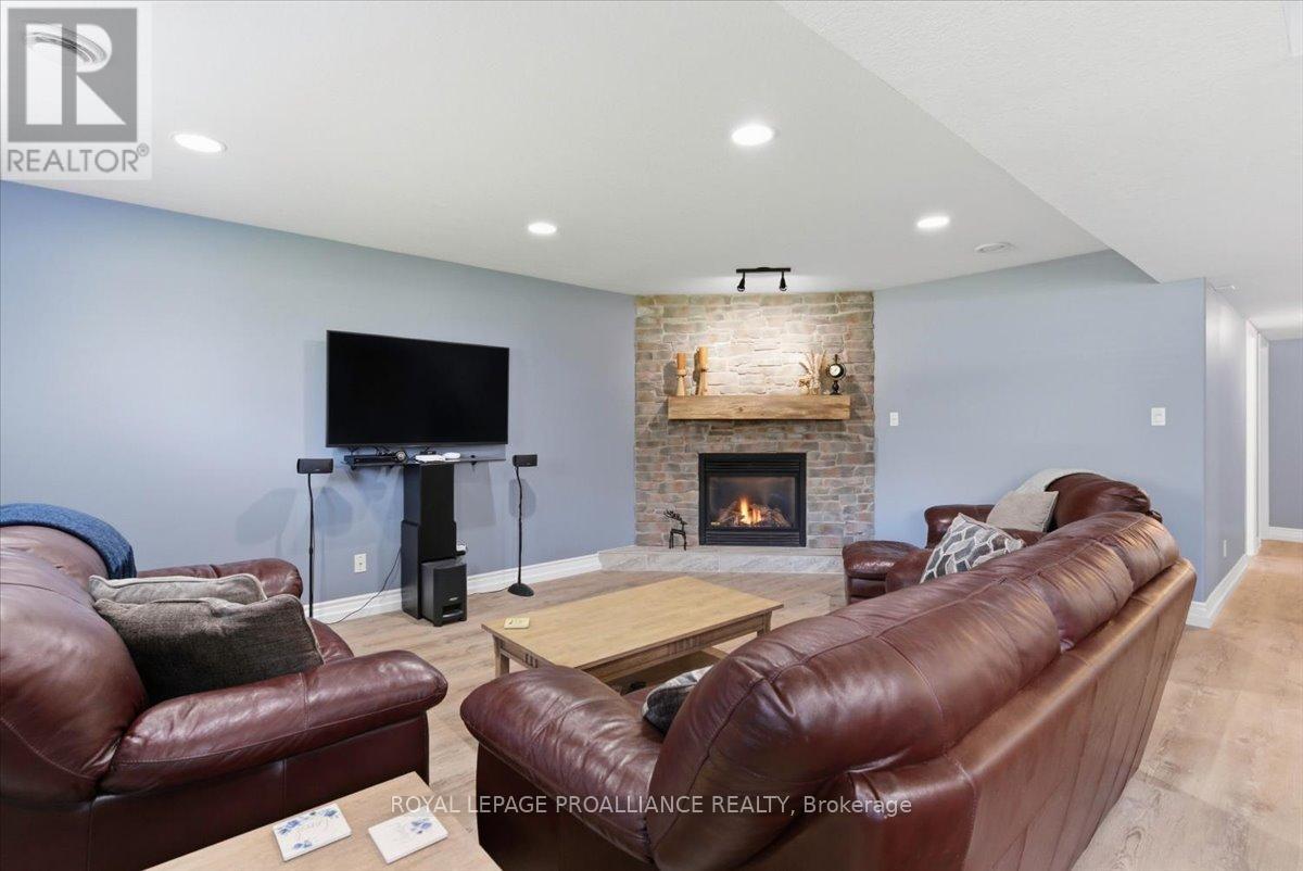 80 WHISPERING WOODS DRIVE - 34