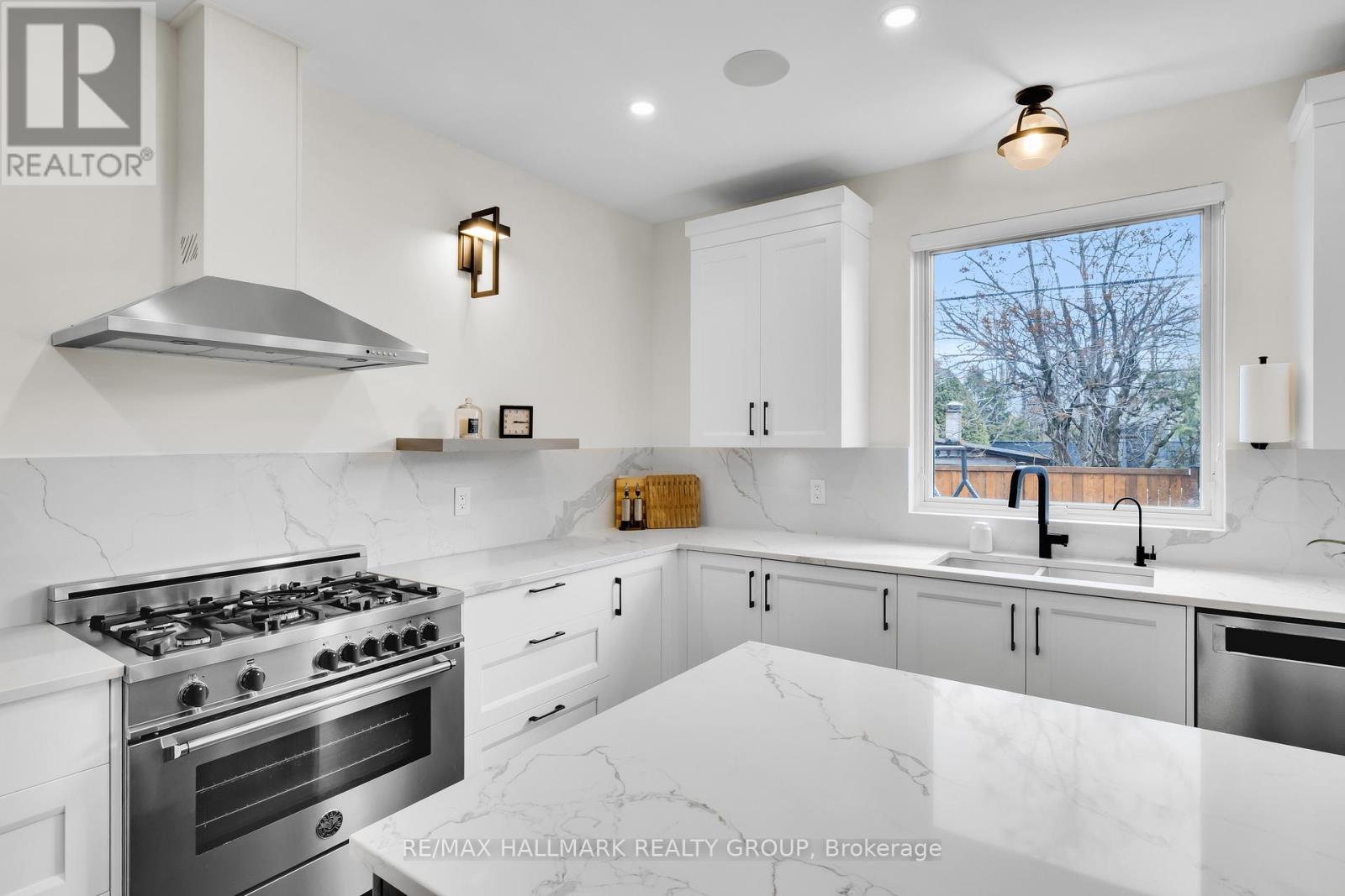 1976 LENESTER AVENUE - 13