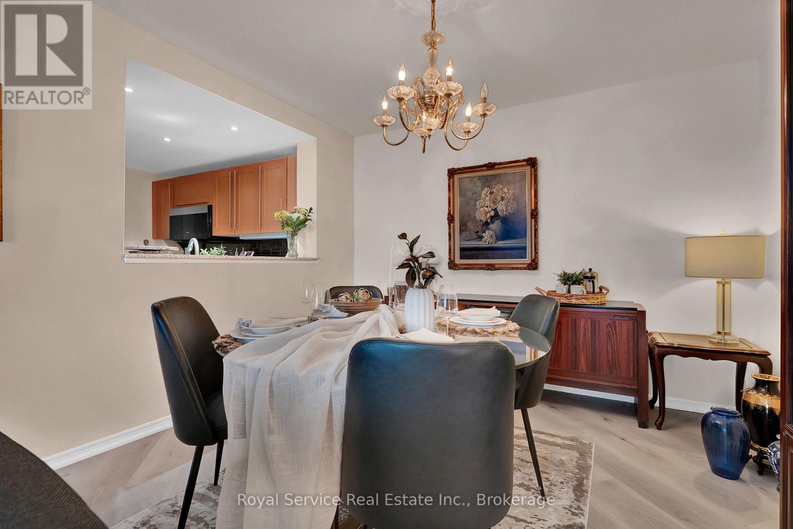 #910 360 WATSON STREET W - 11