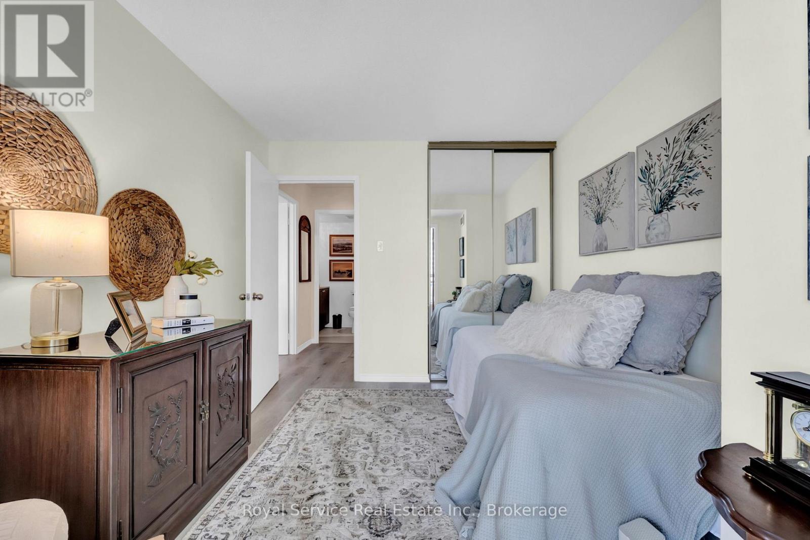 #910 360 WATSON STREET W - 16