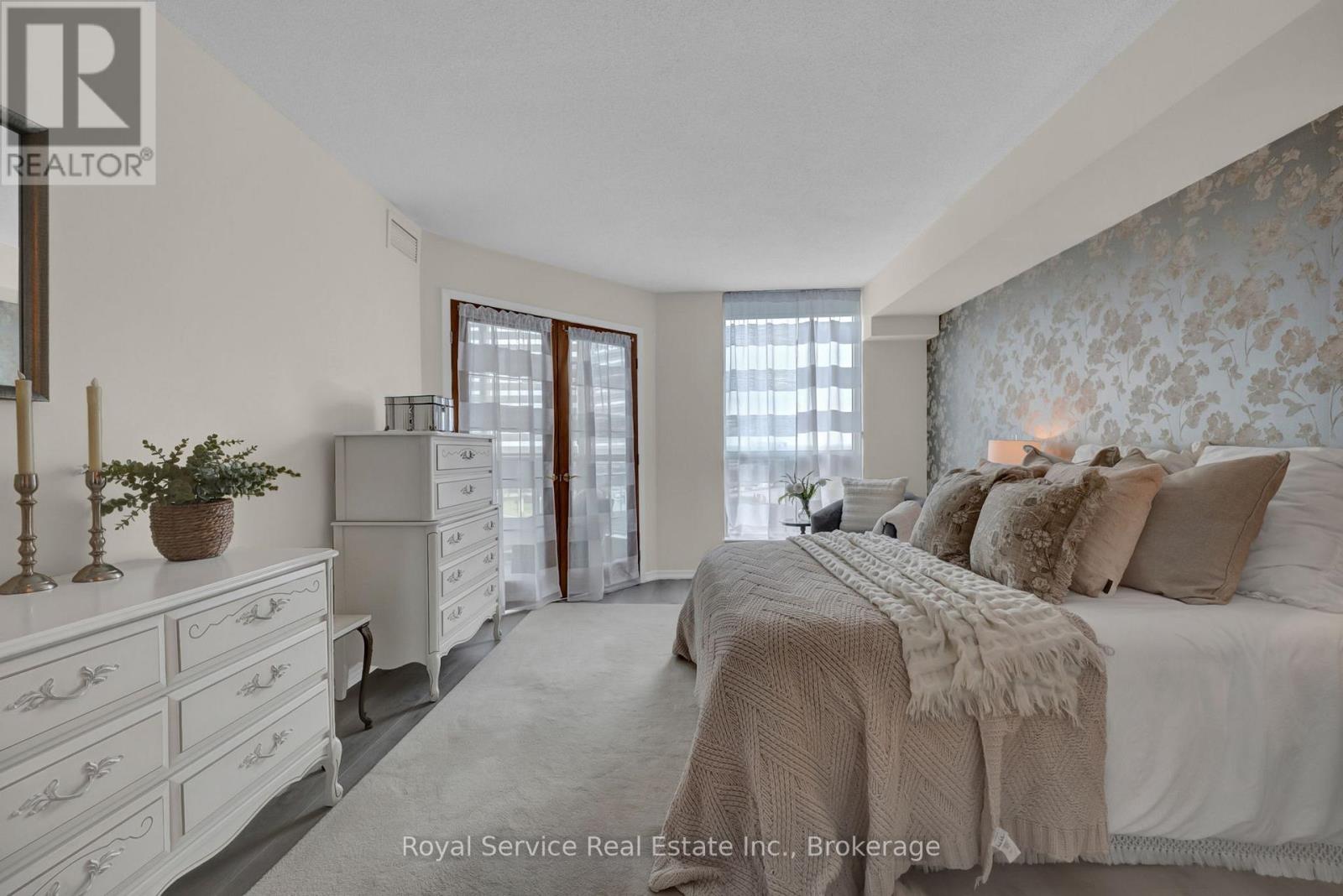 #910 360 WATSON STREET W - 21