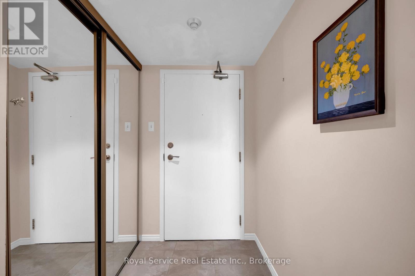 #910 360 WATSON STREET W - 6