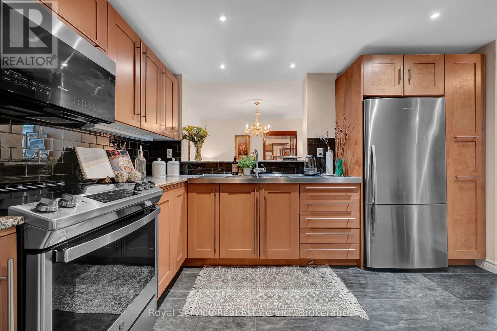 #910 360 WATSON STREET W - 8