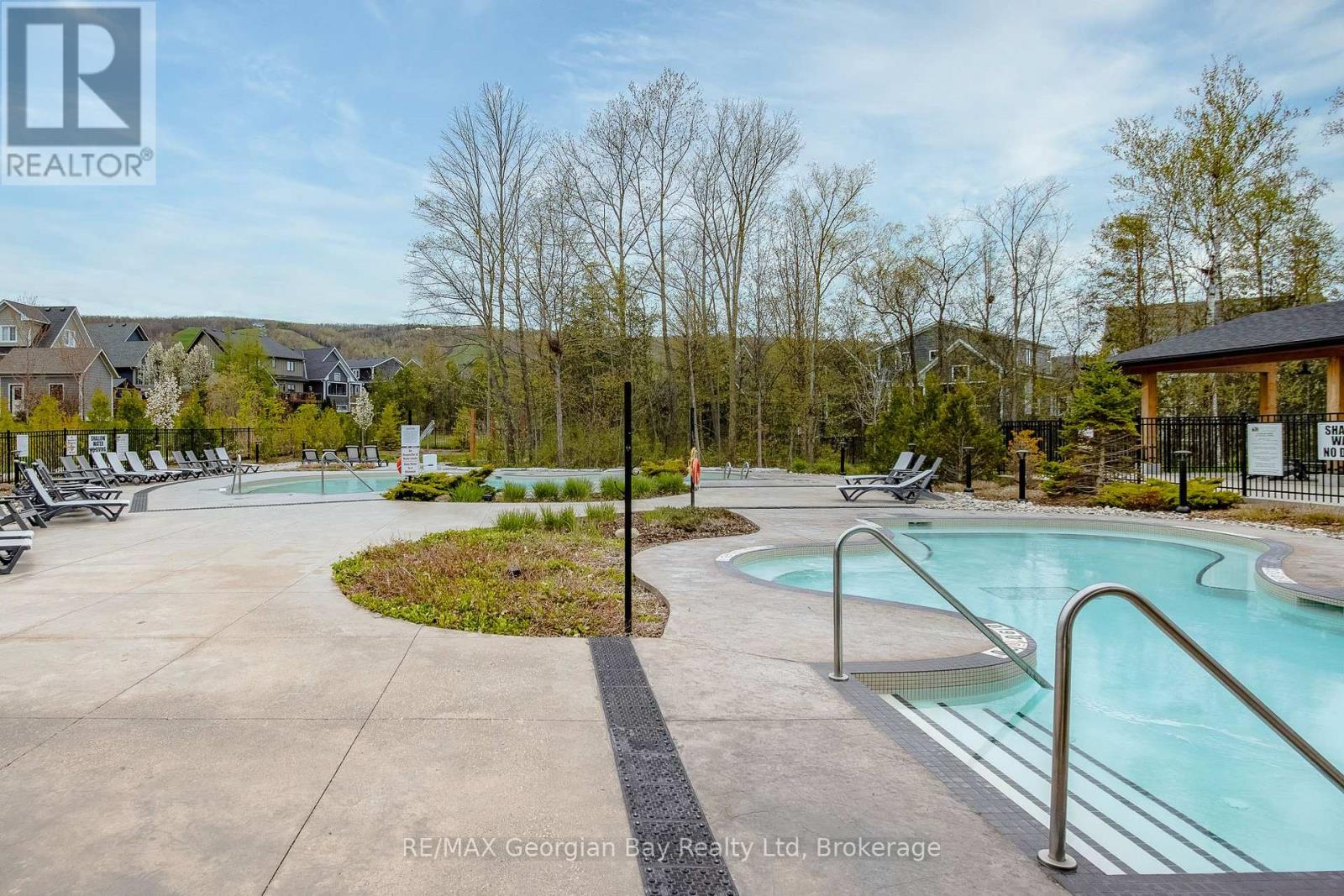 329 YELLOW BIRCH CRESCENT - 42