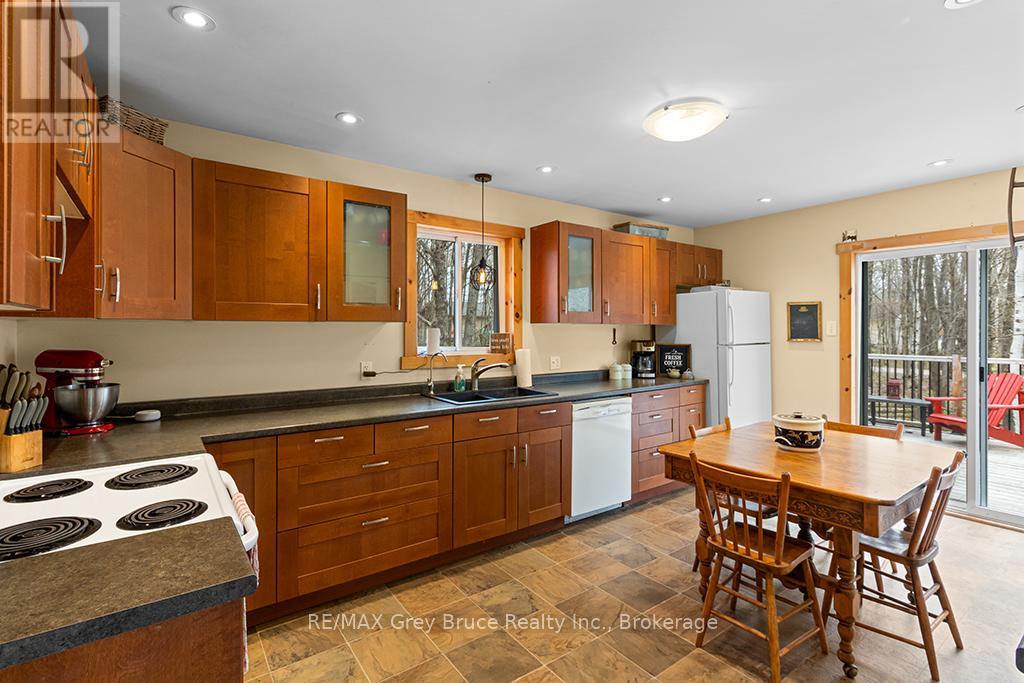 46 MAPLE GOLF CRESCENT - 22
