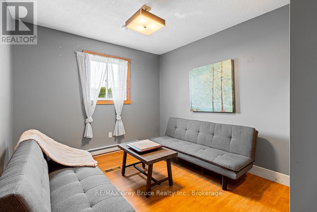 46 MAPLE GOLF CRESCENT - 28