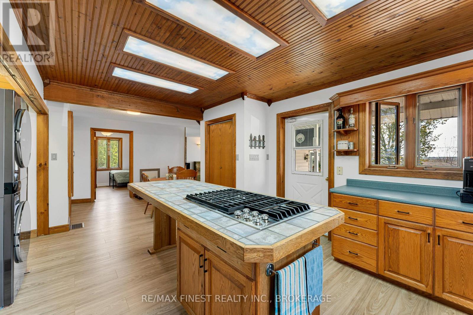 47 TAYLOR ROAD W - 10