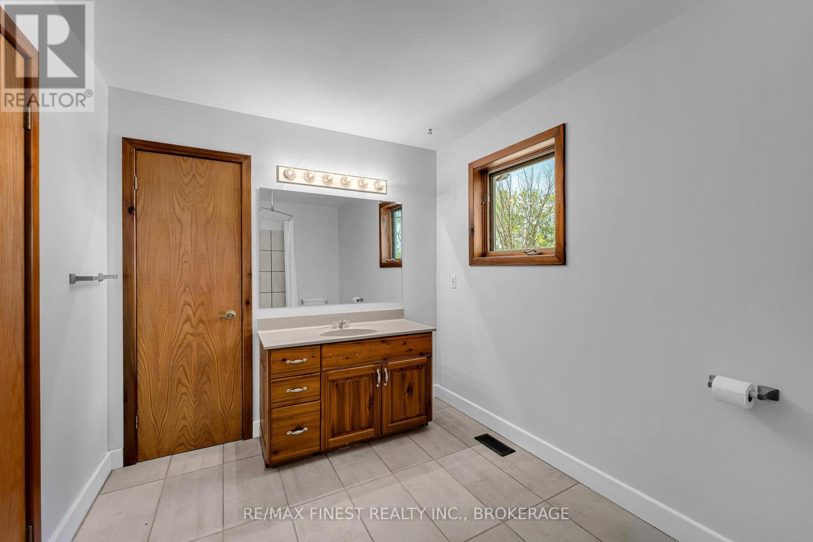 47 TAYLOR ROAD W - 26