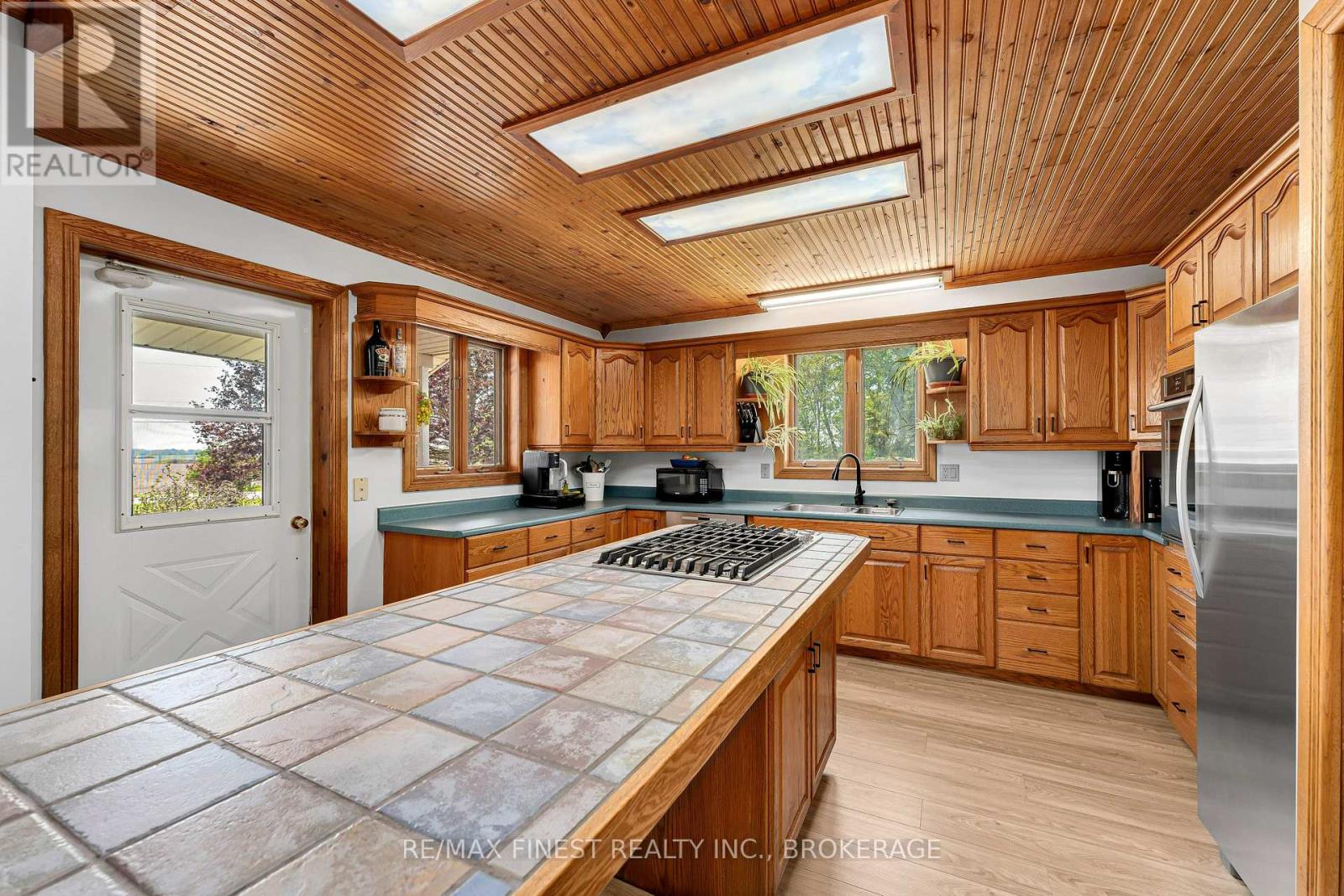 47 TAYLOR ROAD W - 8
