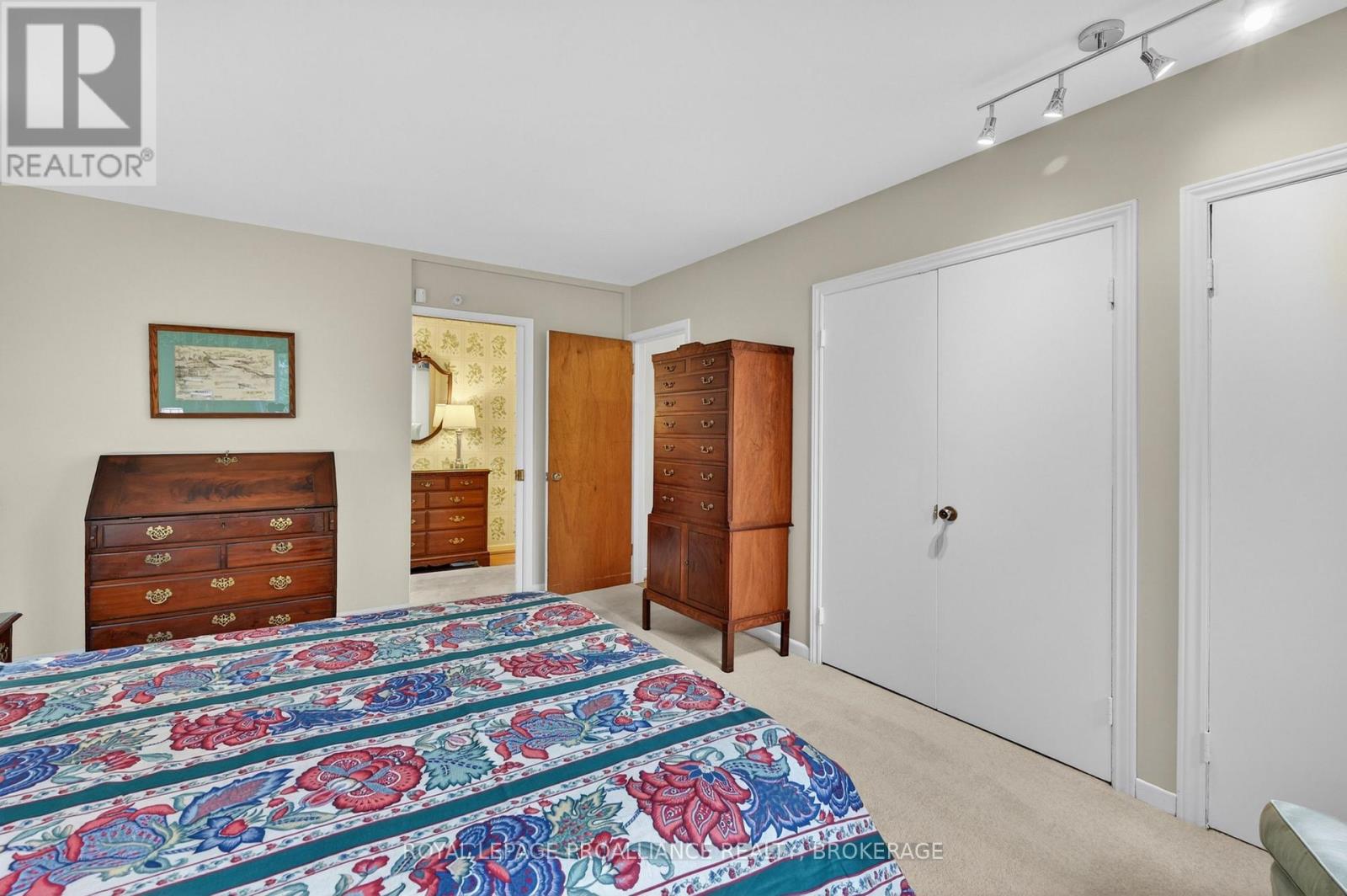 209 FAIRWAY HILL CRESCENT - 22