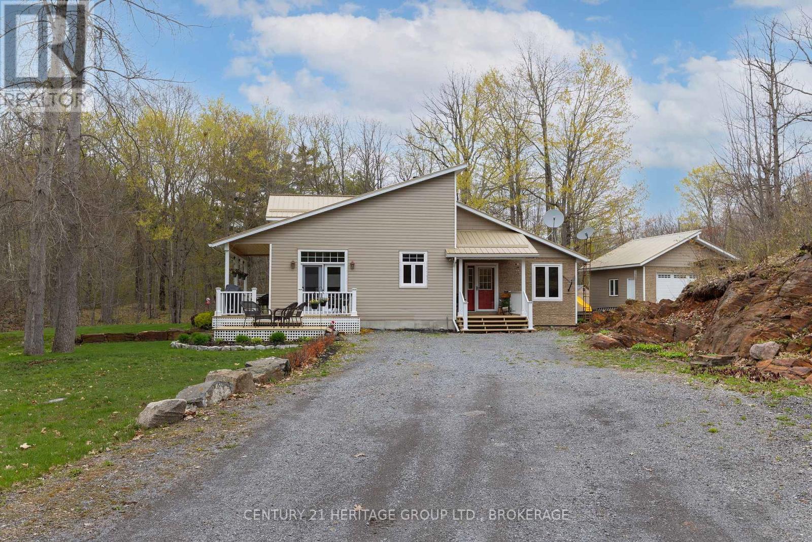 173 CASTLE ROCK LANE - 2