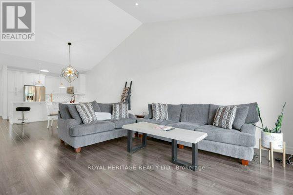 4 KINGFISHER DRIVE - 12