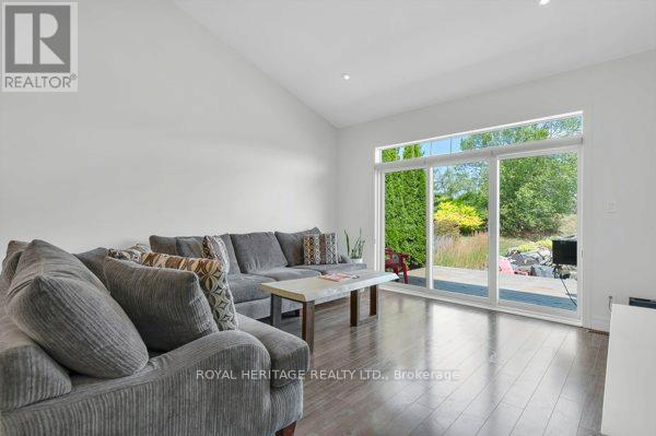 4 KINGFISHER DRIVE - 13