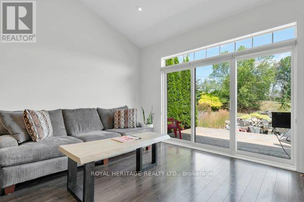 4 KINGFISHER DRIVE - 14
