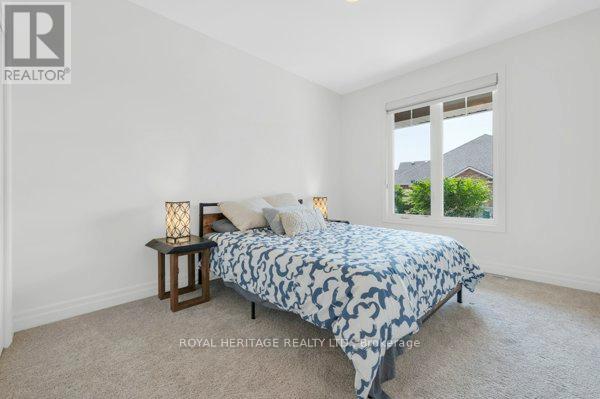 4 KINGFISHER DRIVE - 16
