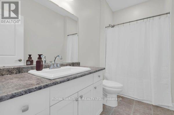 4 KINGFISHER DRIVE - 17