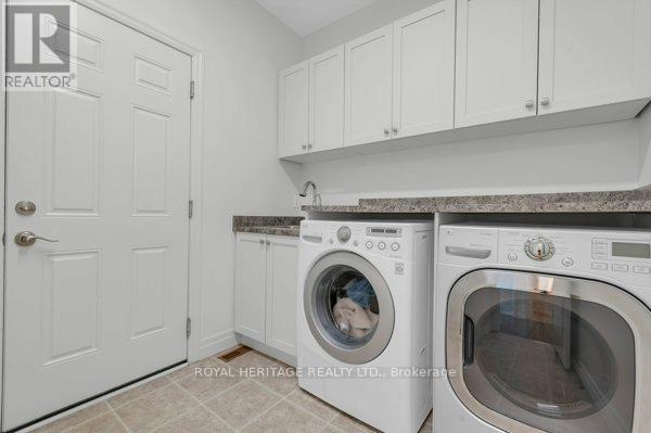 4 KINGFISHER DRIVE - 18