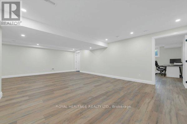 4 KINGFISHER DRIVE - 22