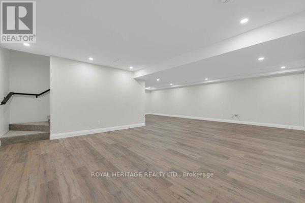 4 KINGFISHER DRIVE - 23