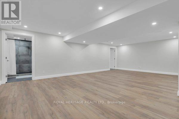 4 KINGFISHER DRIVE - 25