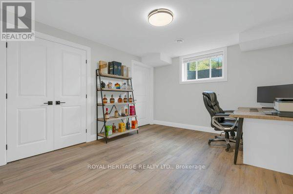 4 KINGFISHER DRIVE - 27