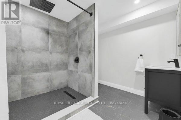 4 KINGFISHER DRIVE - 28