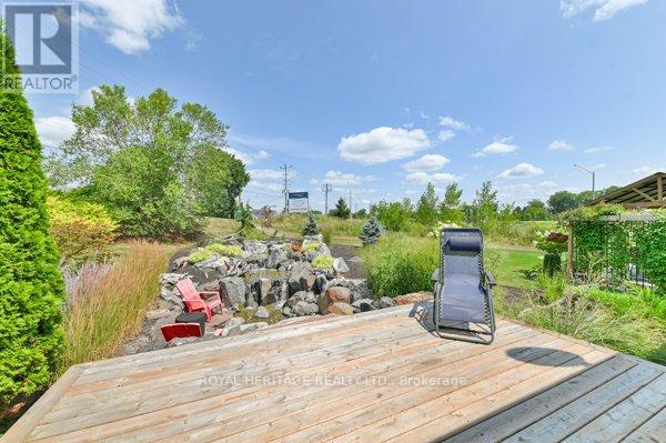 4 KINGFISHER DRIVE - 29