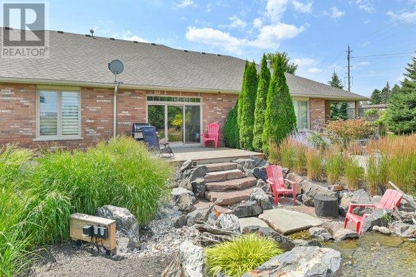4 KINGFISHER DRIVE - 35