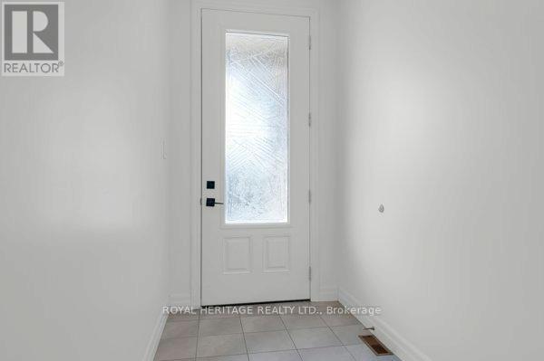 4 KINGFISHER DRIVE - 6