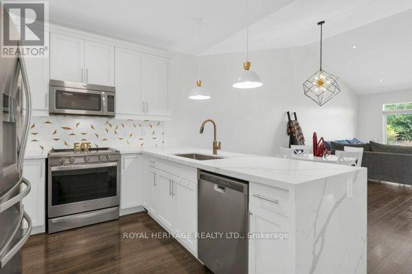 4 KINGFISHER DRIVE - 8