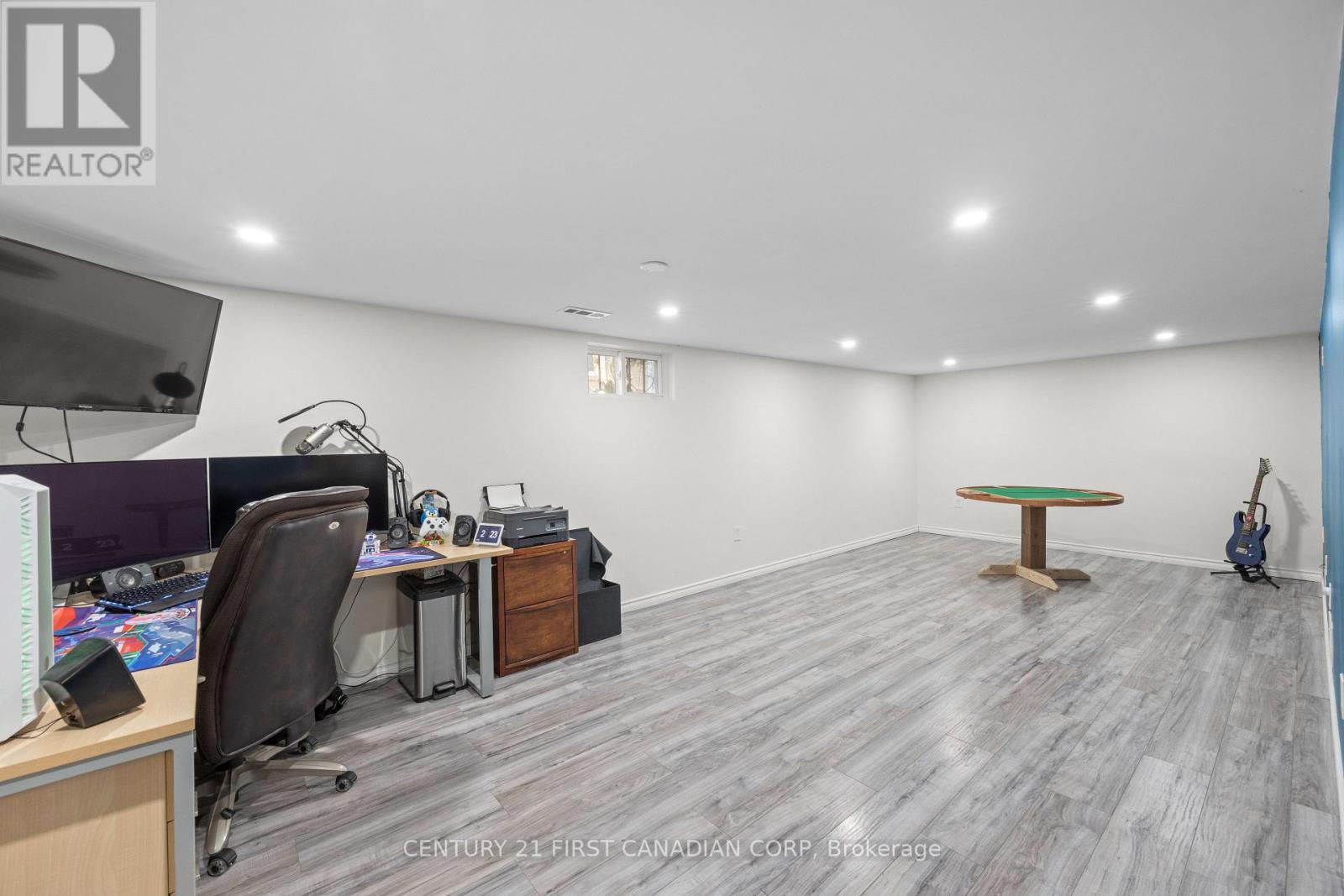 8 KENWOOD CRESCENT - 29