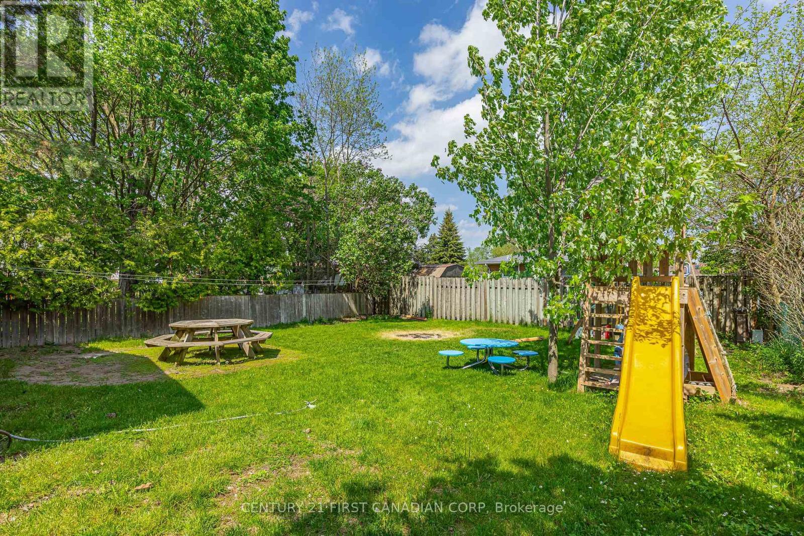 8 KENWOOD CRESCENT - 35