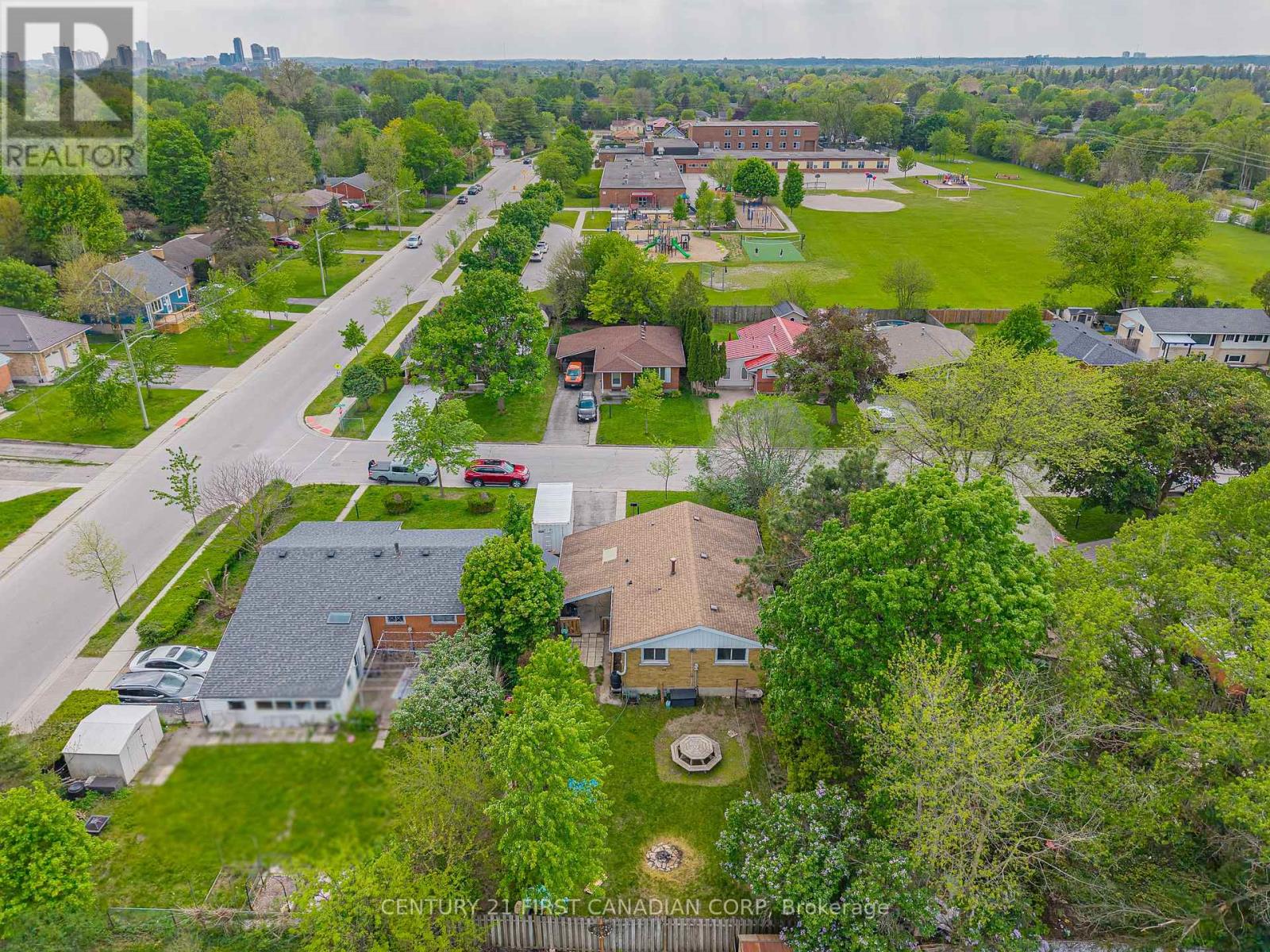 8 KENWOOD CRESCENT - 45