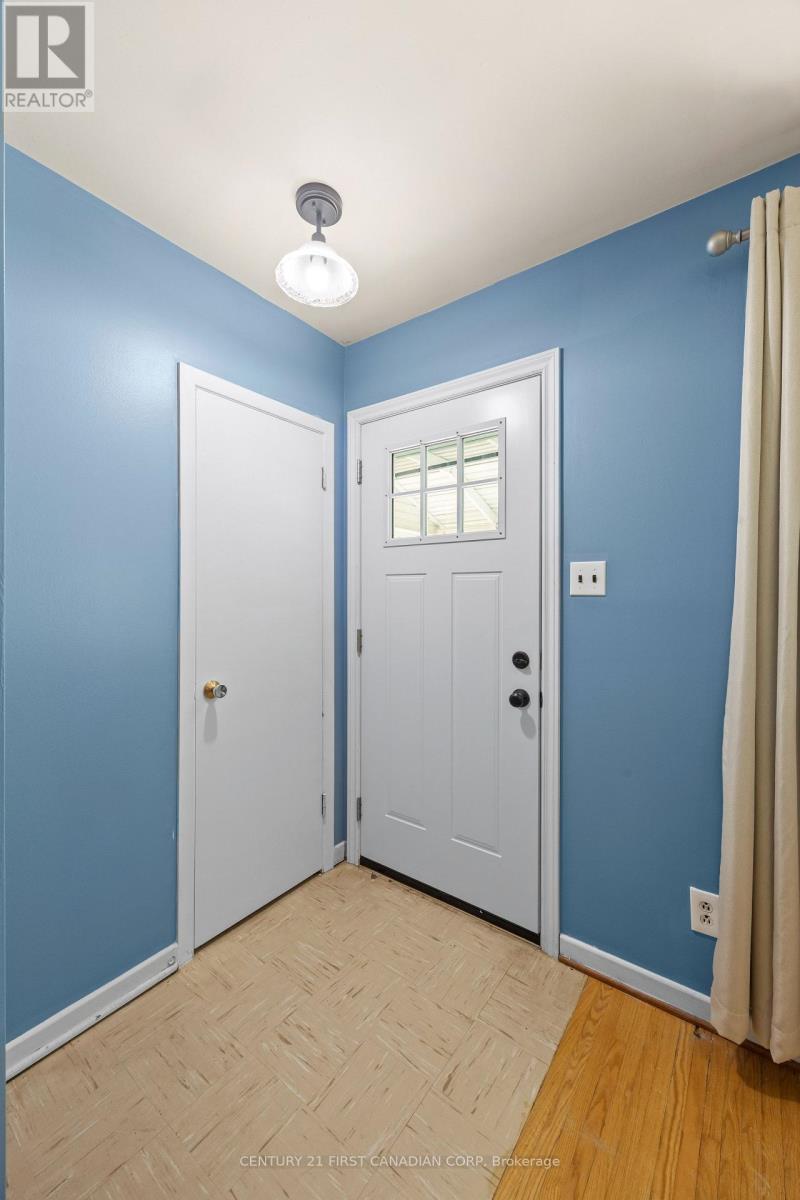 8 KENWOOD CRESCENT - 5