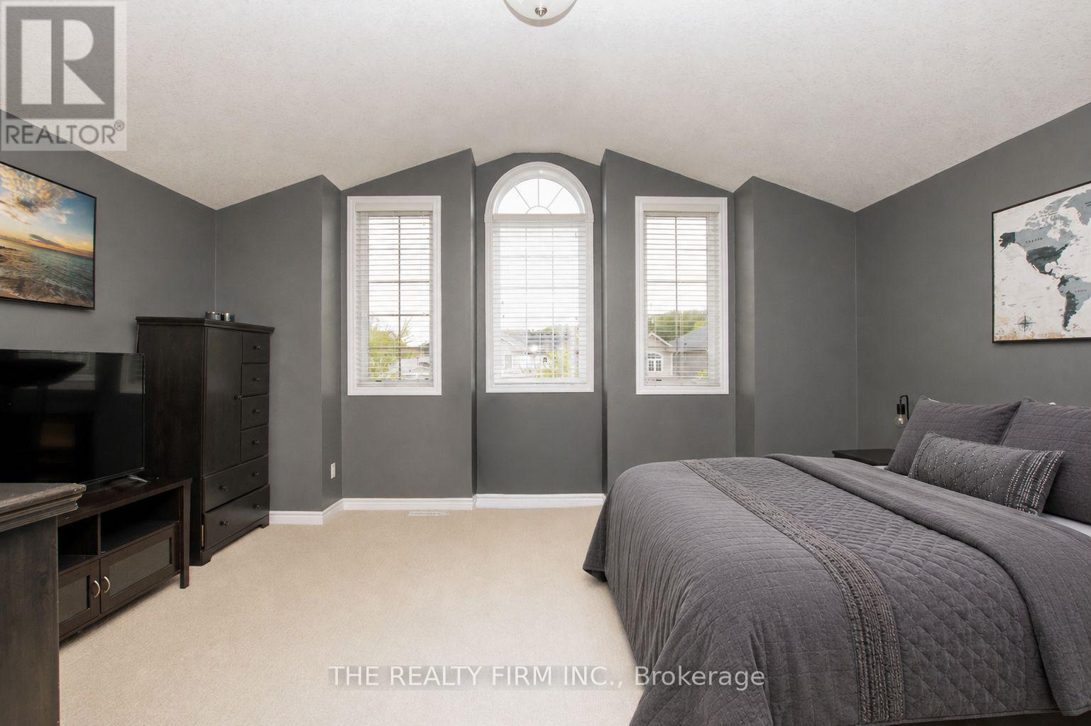 884 REEVES AVENUE - 16