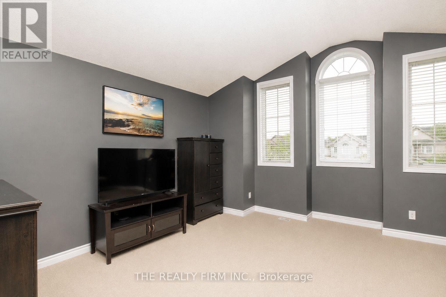884 REEVES AVENUE - 18