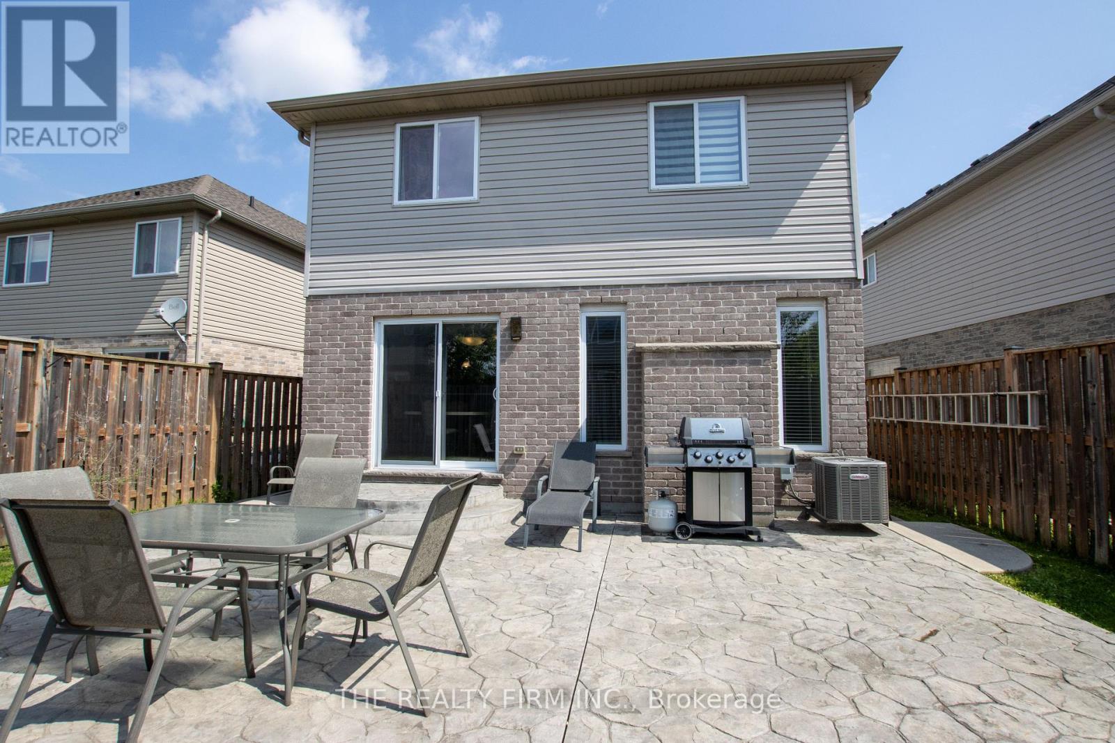 884 REEVES AVENUE - 32